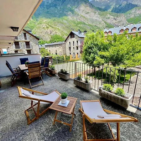 Apartamento Familiar En El Centro De Benasque Con Terraza Exterior photo